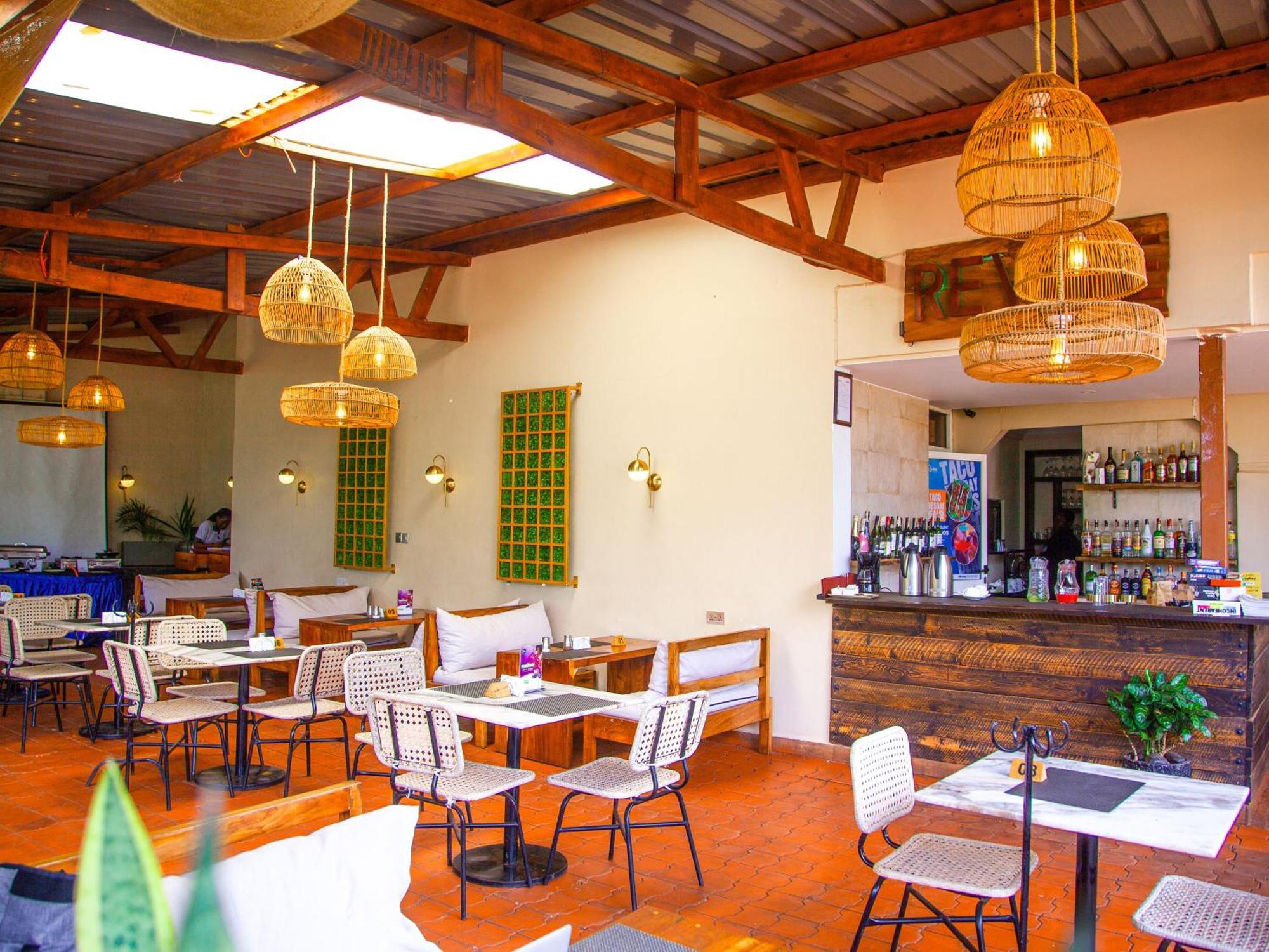 Explorers Hub Kampala Exterior photo
