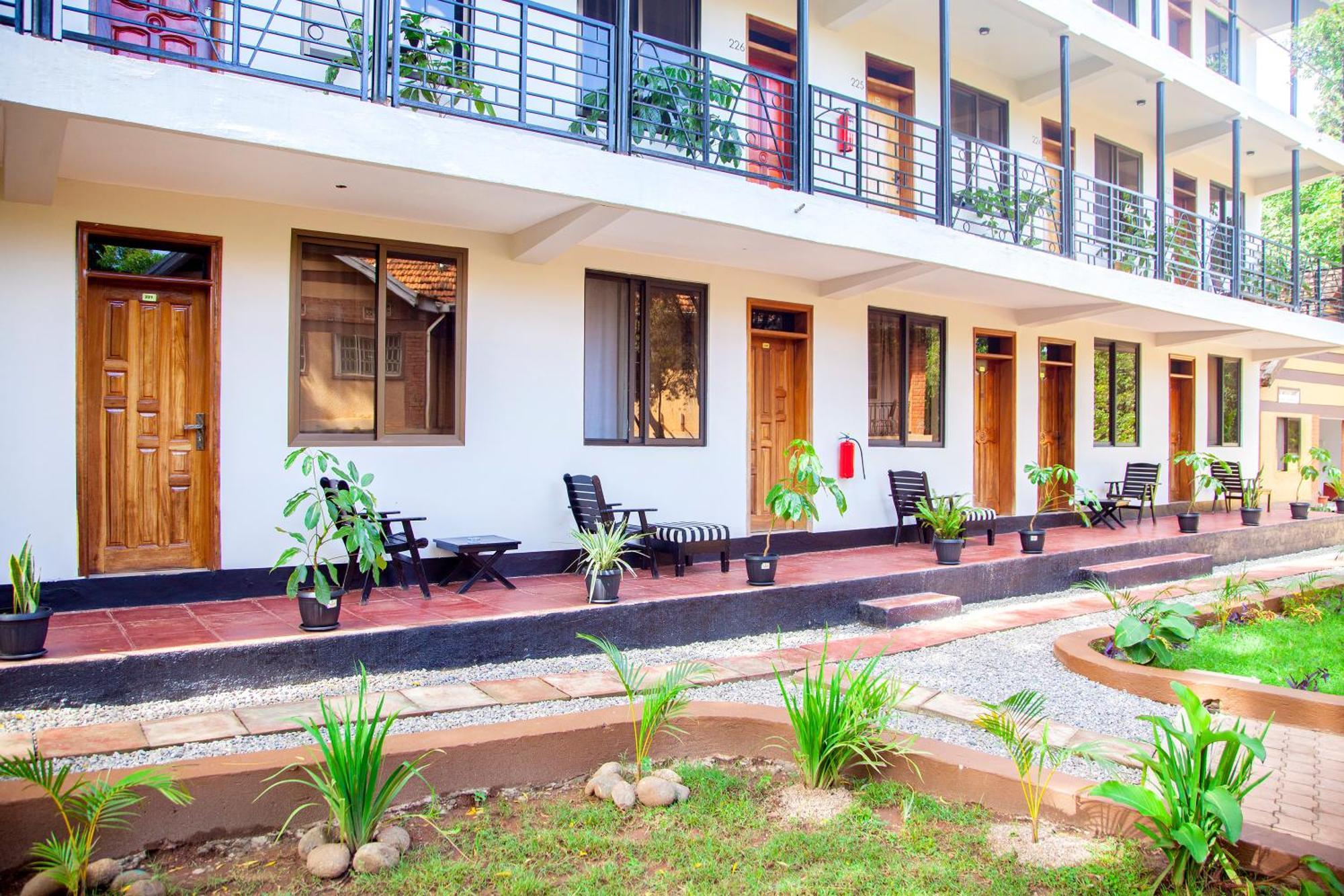 Explorers Hub Kampala Exterior photo